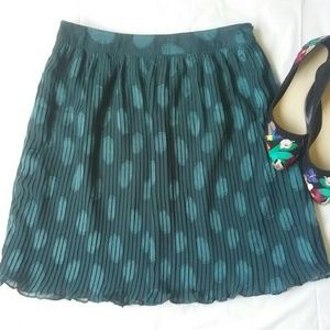 2 for $9 like new Love 21 pleated skirt.